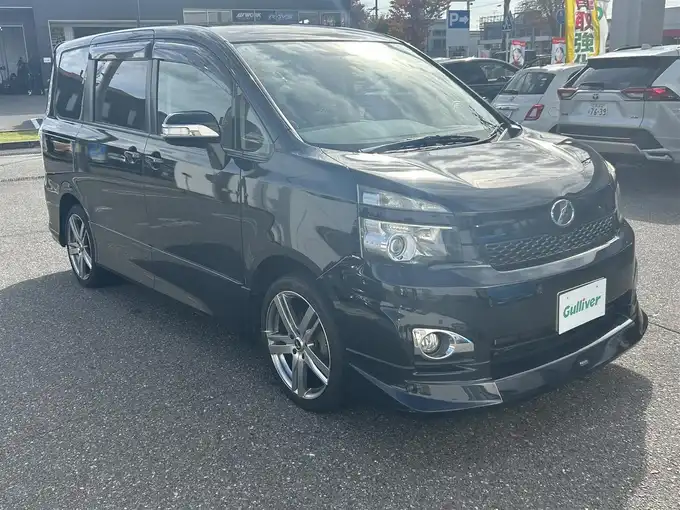 新着情報“ヴォクシーZS”2013年式ブラック入荷しました！