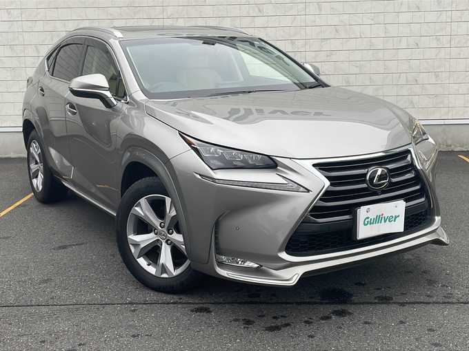 新着情報“ＮＸNX200t バージョンL”2015年式ソニックチタニウム入荷しました！