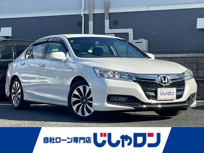 新着情報“アコードハイブリッドLX”2013年式ホワイトオーキッドパール入荷しました！