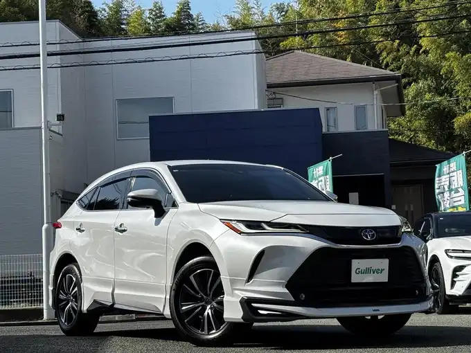 新着情報“ハリアーハイブリッドG”2023年式プラチナホワイトパールマイカ入荷しました！