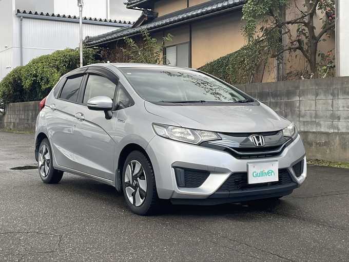 新着情報“フィットハイブリッドハイブリッド・Fパッケージ”2015年式アラバスターシルバーメタリック入荷しました！