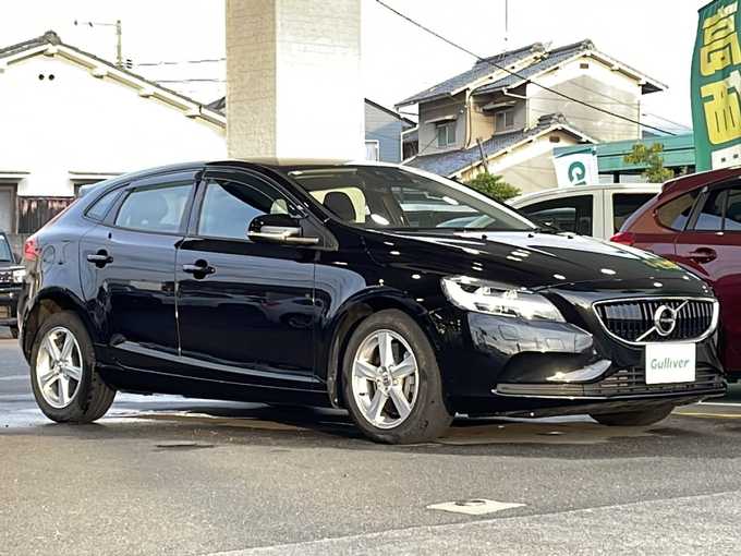 新着情報“Ｖ４０D4 モメンタム”2016年式黒入荷しました！