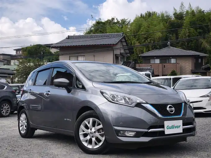 新着情報“ノートe－パワー メダリスト”2017年式ダークメタルグレー入荷しました！