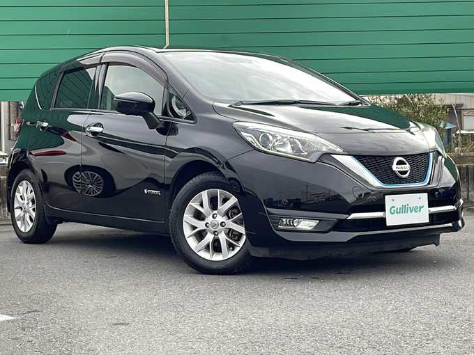 新着情報“ノートe－パワー メダリスト”2017年式スーパーブラック入荷しました！