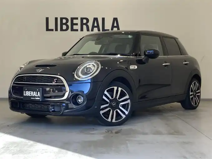 新着情報“ＭＩＮＩクーパーS”2019年式MINI Yoursエニグマティックブラック入荷しました！