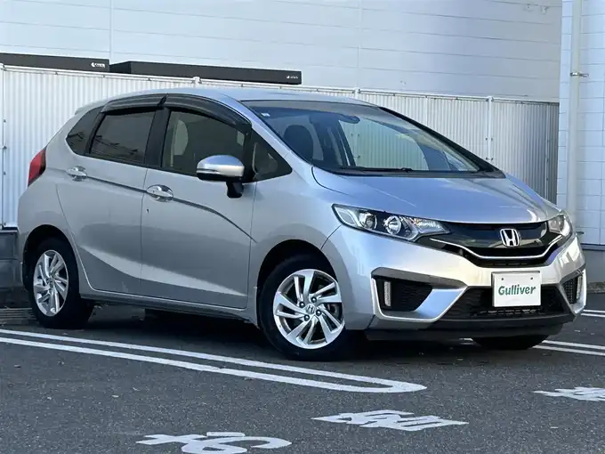 新着情報“フィット15XL”2015年式アラバスターシルバーメタリック入荷しました！