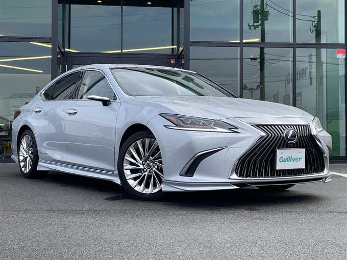 新着情報“ＥＳES300h バージョンL”2019年式プラチナムシルバーメタリック入荷しました！