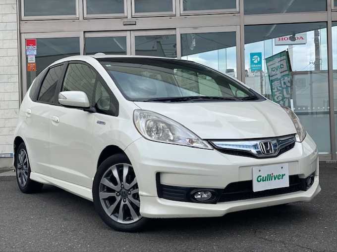 新着情報“フィットハイブリッドハイブリッド・RS”2013年式プレミアムホワイトパール入荷しました！