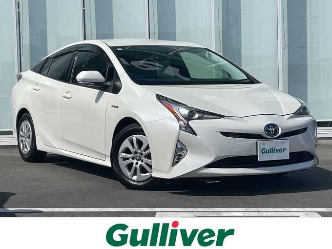 新着情報“プリウスSセーフティプラス”2017年式ホワイトパールクリスタルシャイン入荷しました！