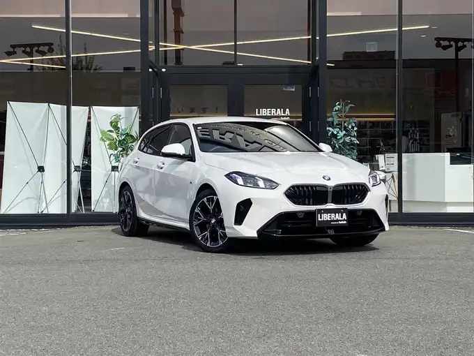 新着情報“１シリーズ120d Mスポーツ”2025年式アルピンホワイトⅢ入荷しました！