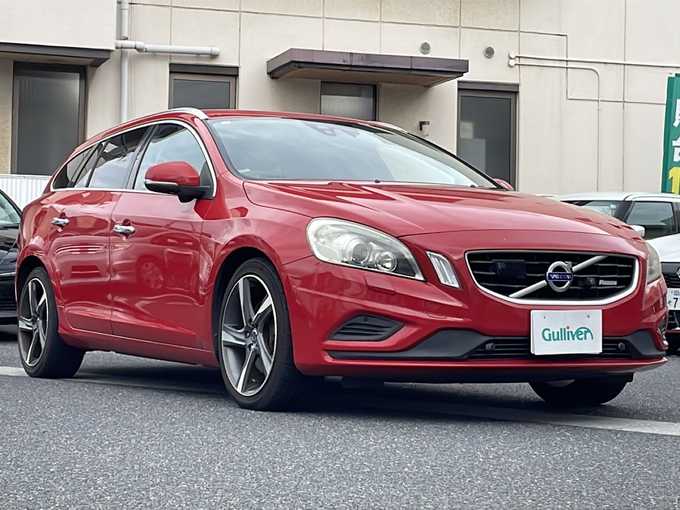 新着情報“Ｖ６０T6 AWD”2011年式フュージョンレッドM入荷しました！