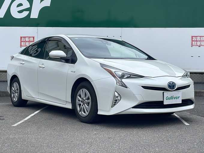 新着情報“プリウスS”2016年式ホワイトパールクリスタルシャイン入荷しました！