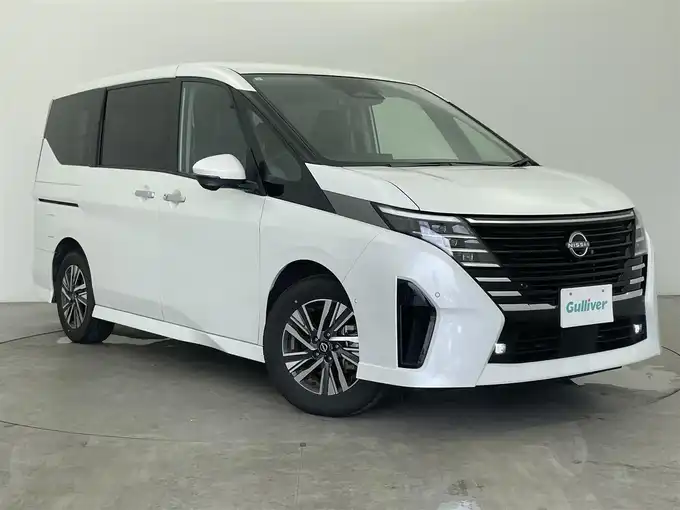 新着情報“セレナe－パワー ルキシオン”2023年式プリズムホワイト入荷しました！