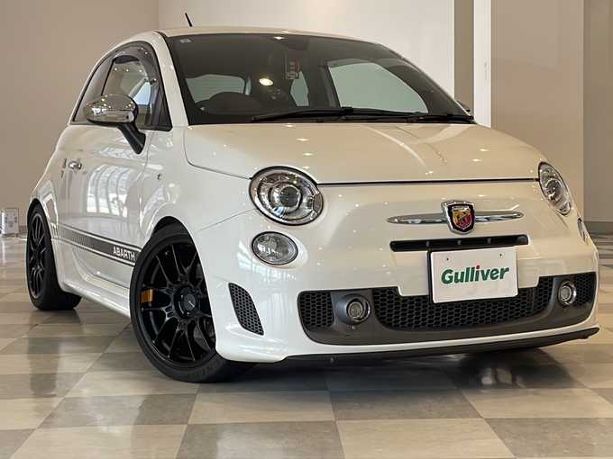新着情報“アバルト５９５コンペティツィオーネ”2015年式白入荷しました！