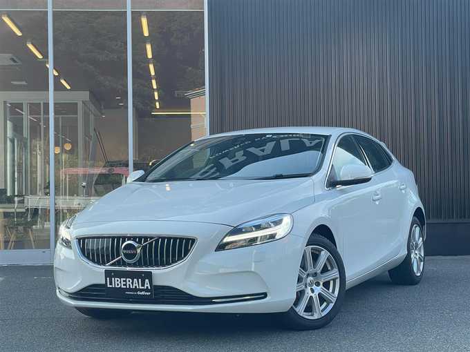新着情報“Ｖ４０D4 インスクリプション”2018年式アイスホワイト入荷しました！