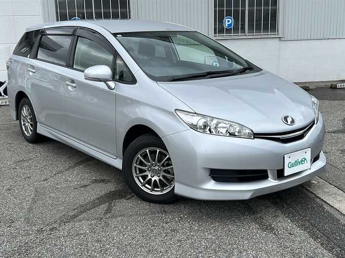 新着情報“ウィッシュ1．8X”2013年式シルバーマイカM入荷しました！