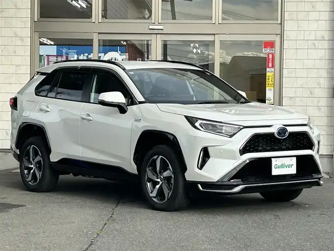 新着情報“ＲＡＶ４ ＰＨＶG Z”2022年式パール入荷しました！