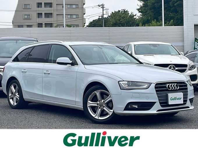 新着情報“Ａ４アバント2．0TFSI”2013年式グレイシアホワイトメタリック入荷しました！