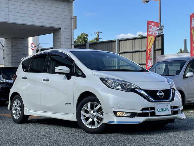 新着情報“ノートe－パワー メダリスト”2017年式ブリリアントホワイトパール入荷しました！