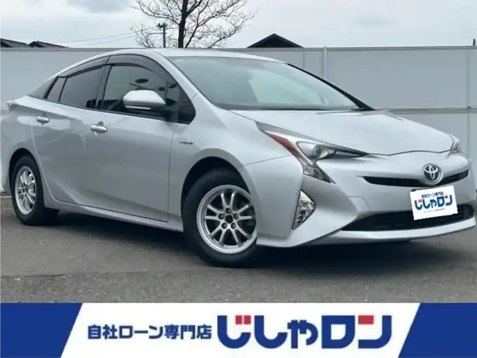 新着情報“プリウスS”2017年式シルバーM入荷しました！