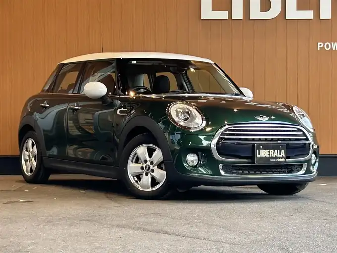 新着情報“ＭＩＮＩクーパー サザーク”2017年式緑入荷しました！