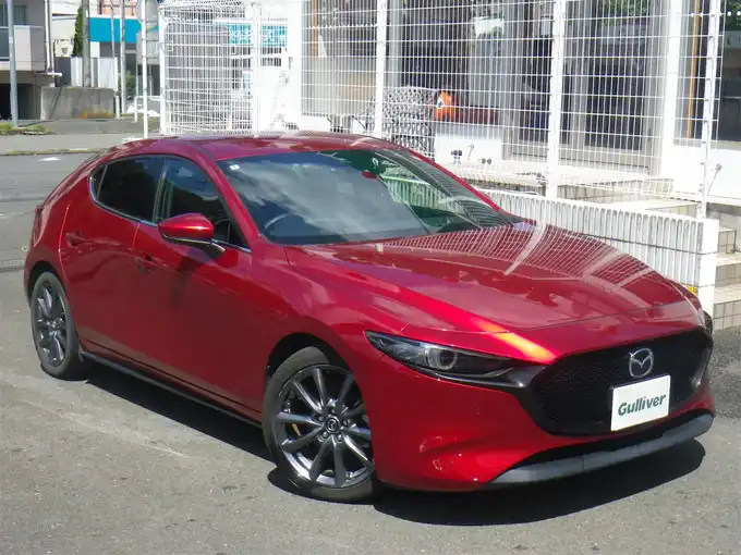 新着情報“ＭＡＺＤＡ３ファストバックXD Lパッケージ”2020年式ソウルレッドクリスタルM入荷しました！
