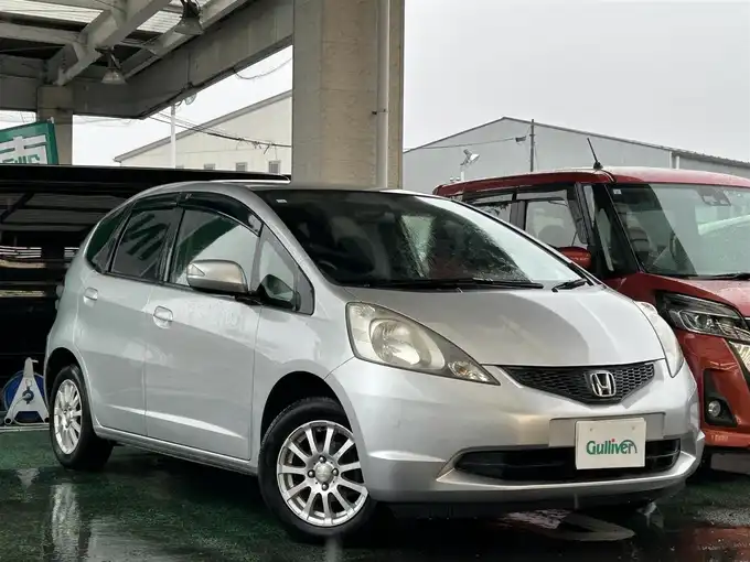 新着情報“フィットG”2010年式アラバスターシルバーメタリック入荷しました！