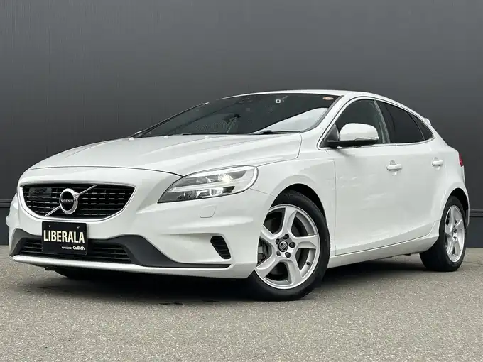 新着情報“Ｖ４０D4 モメンタム”2018年式アイスホワイト入荷しました！