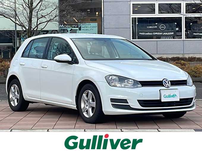 新着情報“ゴルフTSIトレンドラインブルーモーションテクノロジー”2013年式ピュアホワイト入荷しました！