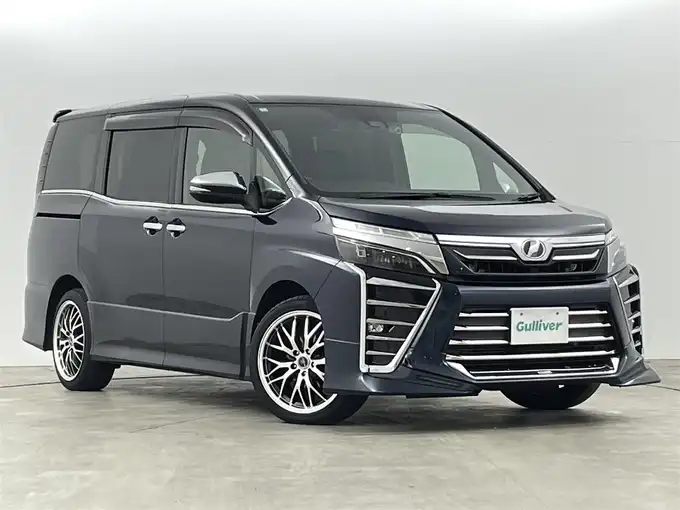 新着情報“ヴォクシーZS 煌”2018年式ブラッキッシュアゲハガラスフレーク入荷しました！