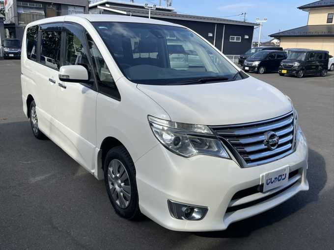 新着情報“セレナハイウェイスター Sエディション”2015年式ブリリアントホワイトパール入荷しました！