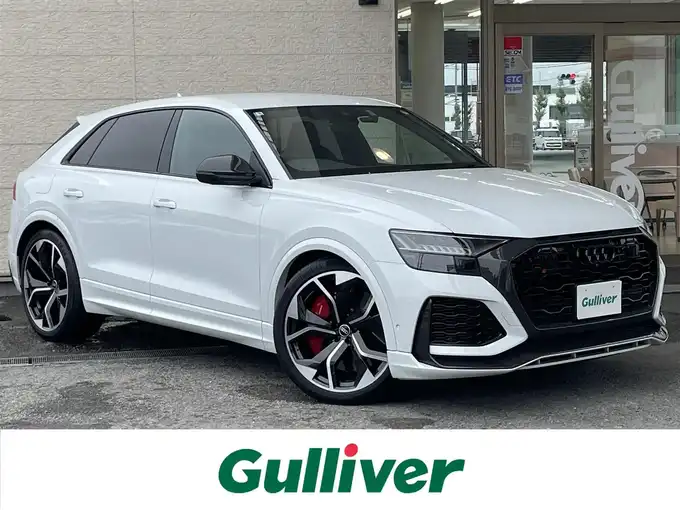新着情報“ＲＳ Ｑ８ベースグレード”2022年式白入荷しました！
