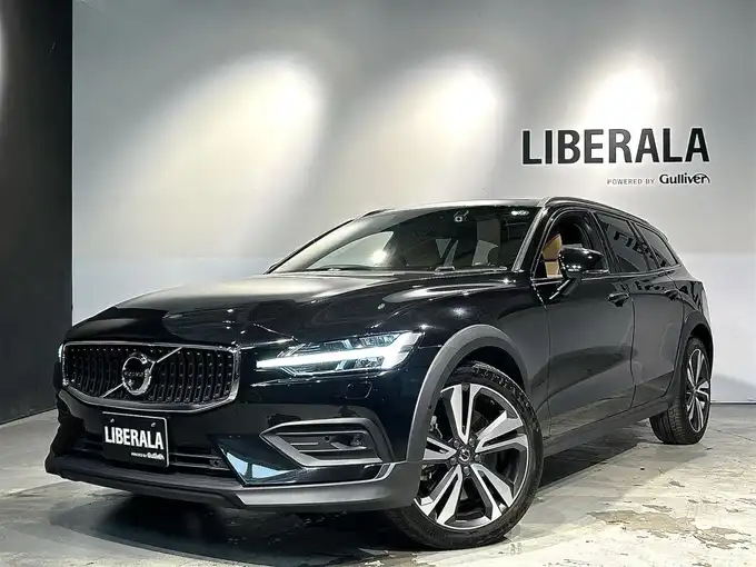 新着情報“Ｖ６０クロスカントリー T5 AWD プロ”2019年式オニキスブラックP入荷しました！