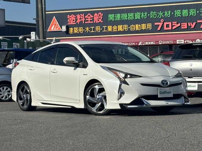 新着情報“プリウスSツーリングセレクション”2016年式ホワイトパールクリスタルシャイン入荷しました！