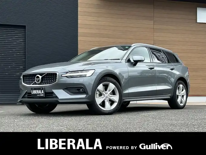 新着情報“Ｖ６０クロスカントリー T5 AWD”2020年式オスミウムグレーM入荷しました！