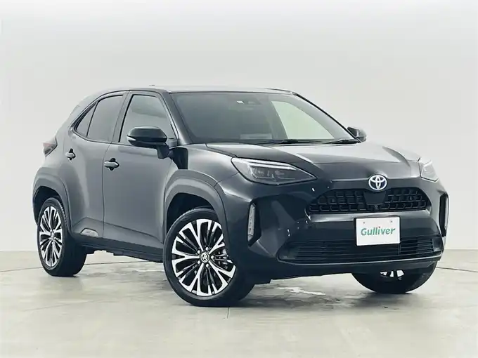 新着情報“ヤリスクロスハイブリッドZ”2023年式ブラックマイカ入荷しました！