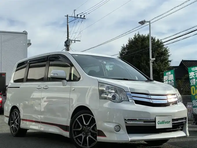 新着情報“ノアSi G’s”2013年式ホワイトパールクリスタルシャイン入荷しました！