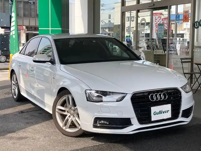 新着情報“Ａ４2．0TFSI”2013年式グレイシアホワイトメタリック入荷しました！