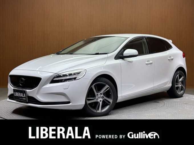 新着情報“Ｖ４０D4 モメンタム”2018年式クリスタルホワイトP入荷しました！