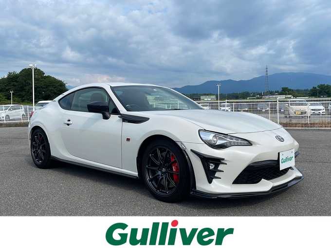 新着情報“８６GR”2018年式クリスタルホワイトパール入荷しました！