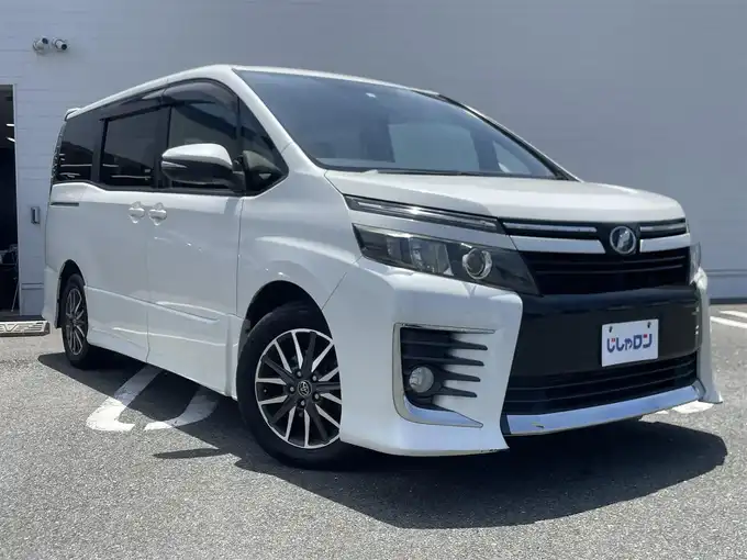 新着情報“ヴォクシーZS”2014年式ホワイトパールクリスタルシャイン入荷しました！