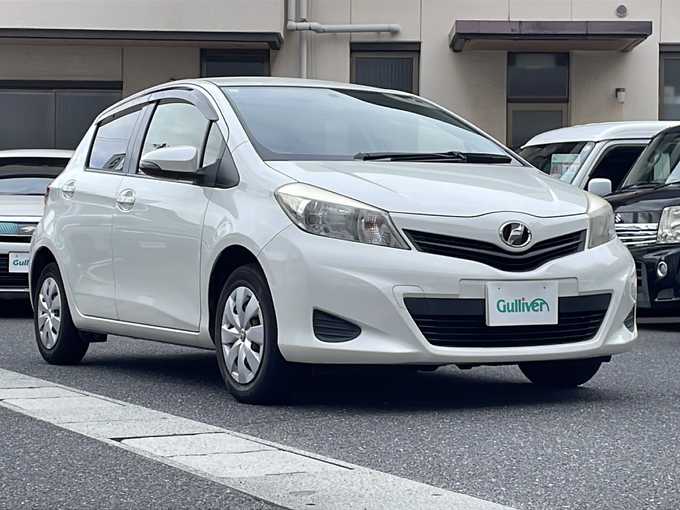 新着情報“ヴィッツF”2013年式ホワイトパールクリスタルシャイン入荷しました！