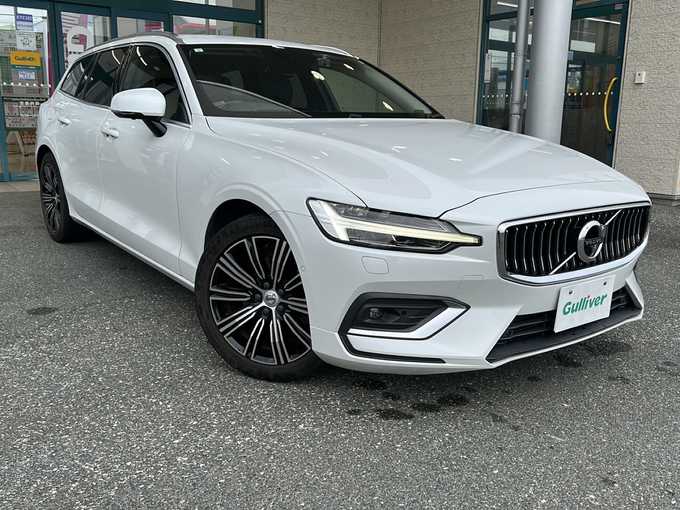 新着情報“Ｖ６０T5 インスクリプション”2019年式クリスタルホワイトP入荷しました！