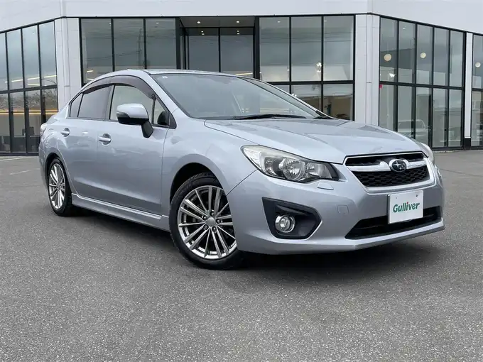 新着情報“インプレッサＧ４2．0i－Sアイサイト”2013年式アイスシルバーメタリック入荷しました！