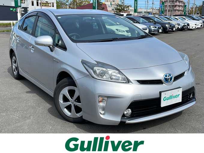 新着情報“プリウスS”2015年式シルバーM入荷しました！