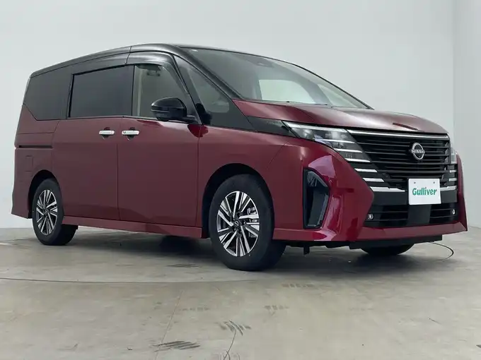 新着情報“セレナe－パワー ハイウェイスターV”2023年式赤Ⅱ入荷しました！