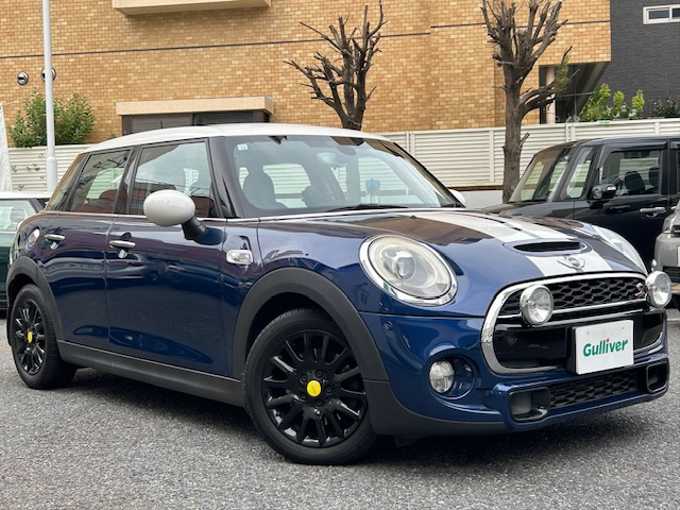 新着情報“ＭＩＮＩジャーミン クーパーS”2014年式青Ⅱ入荷しました！