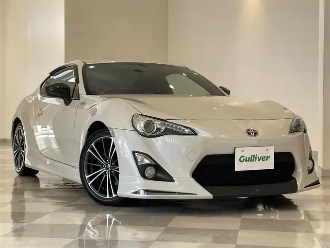 新着情報“８６GT”2015年式クリスタルホワイトパール入荷しました！