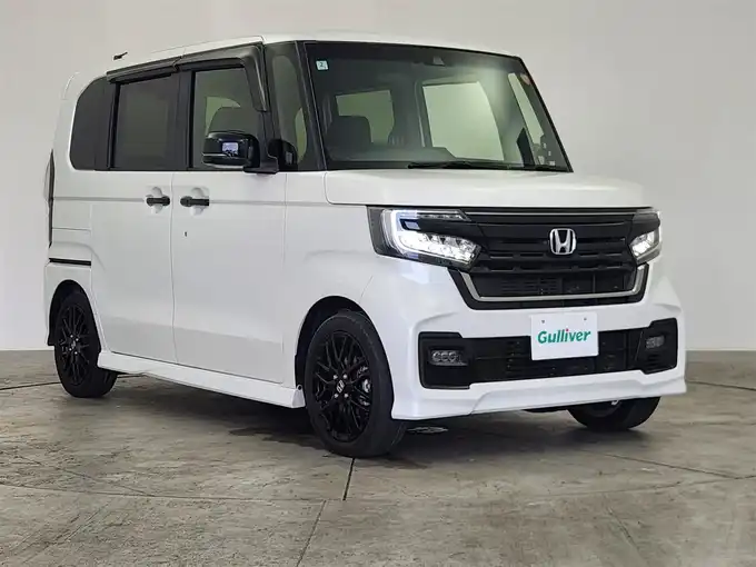 新着情報“Ｎ－ＢＯＸカスタムLターボ特別仕様車スタイル+ブラック”2022年式プラチナホワイトパール入荷しました！
