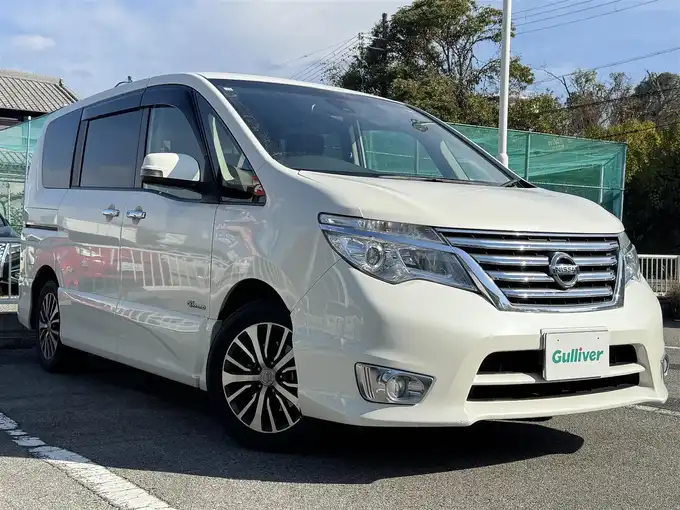 新着情報“セレナハイウェイスター S－ハイブリッド”2014年式パール入荷しました！